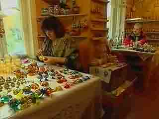  Village Verkhniye Mandrogi:  Leningradskaya oblast':  Russia:  
 
 Verkhniye Mandrogi, crafts 
